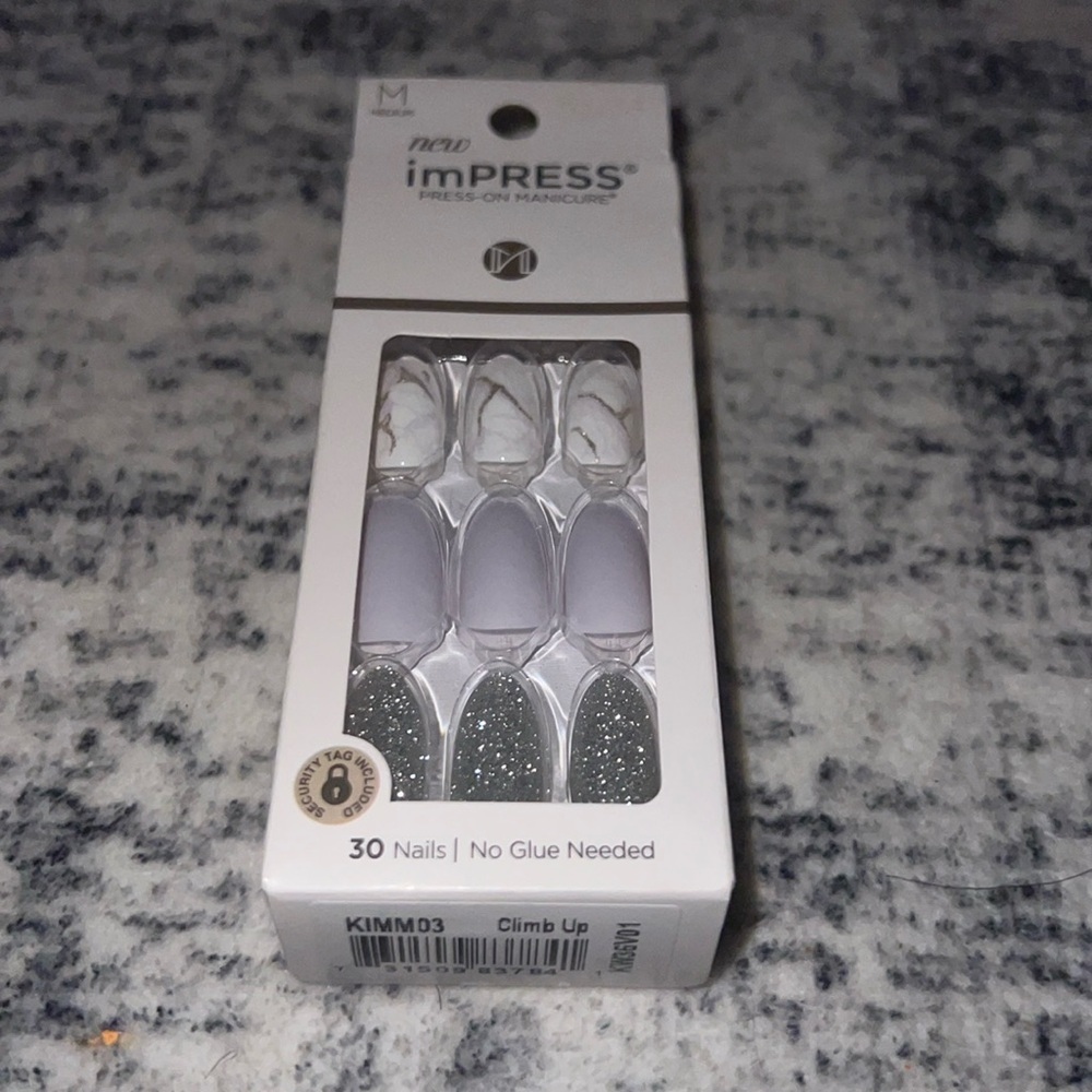 Press on nails